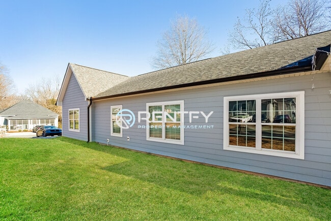 Building Photo - 119 Walnut St