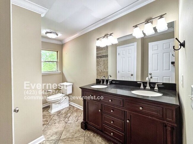 Building Photo - 3-Bedroom, 2-Bathroom Home with Basement a...