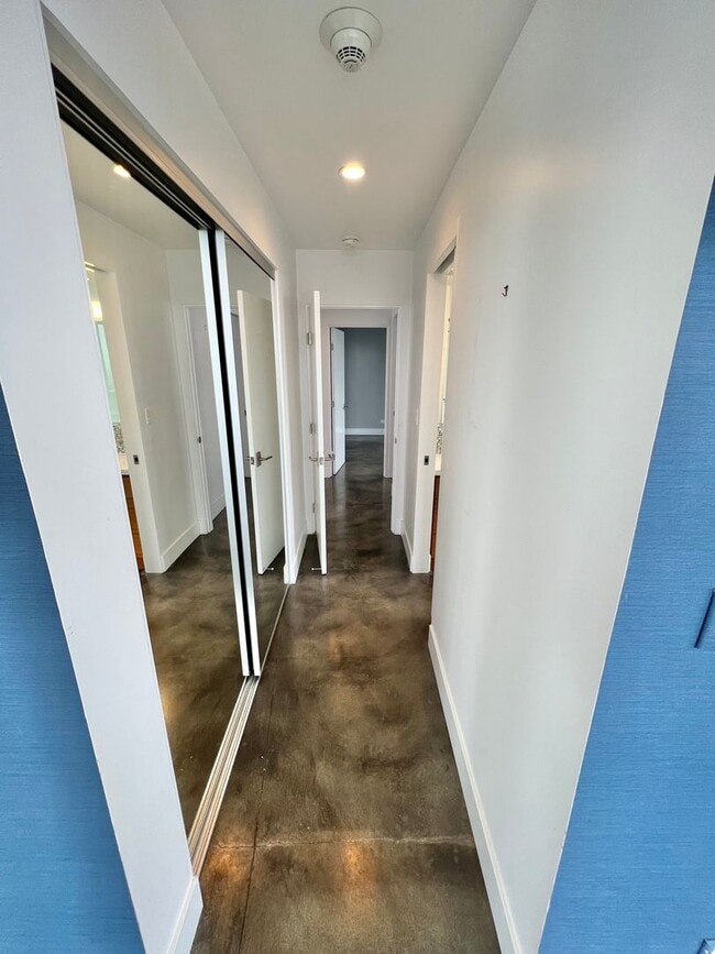 Building Photo - Private 16th-Floor Oceanview Residence with Belmont Pier Views