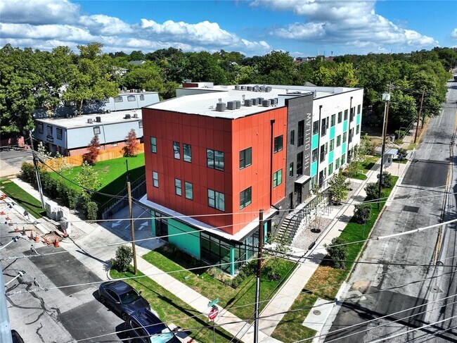 Building Photo - 3000 Duval St