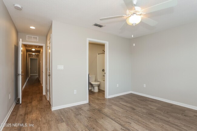 Building Photo - 562 Eiseman Wy