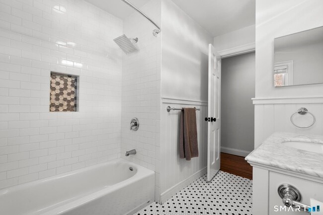 Building Photo - 153 Fillow St