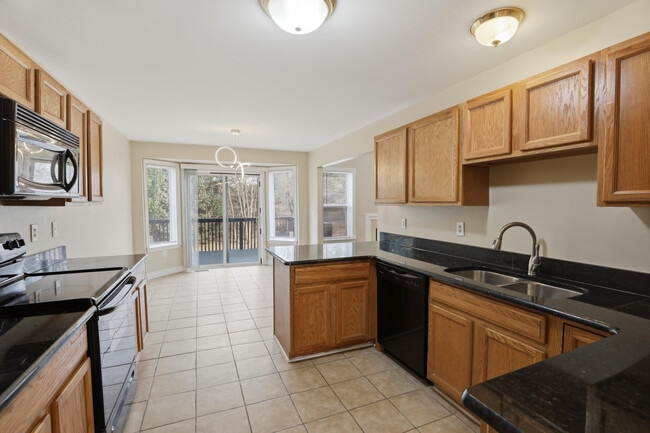 Building Photo - 35900 Abbey Dr