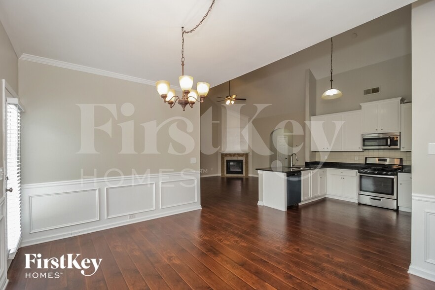 Building Photo - 30 Horseshoe Ln