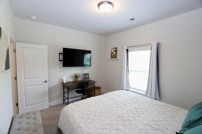 Building Photo - 835 Curlew Cir