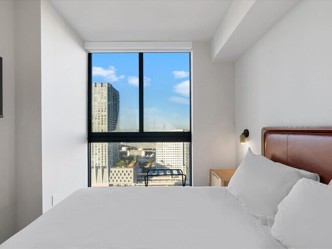 Building Photo - 11 NE 6th St