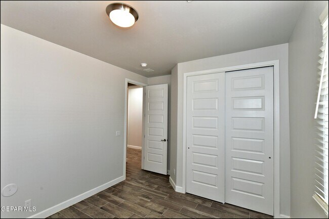 Building Photo - 13146 Cleethorpes St