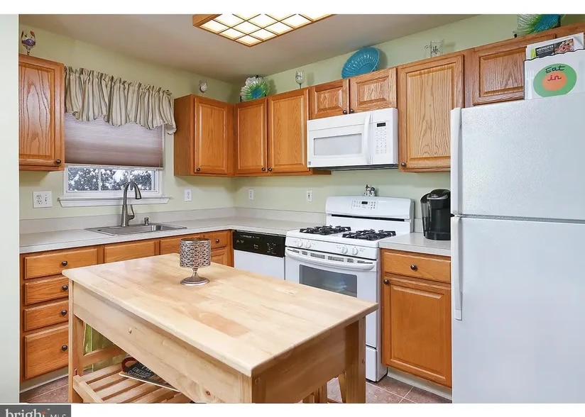 Primary Photo - 32 Grandview Ave