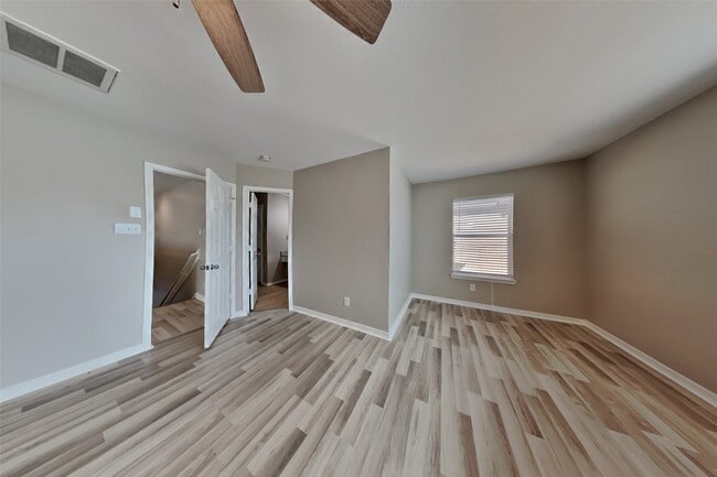 Building Photo - 18502 Fair Grange Ln