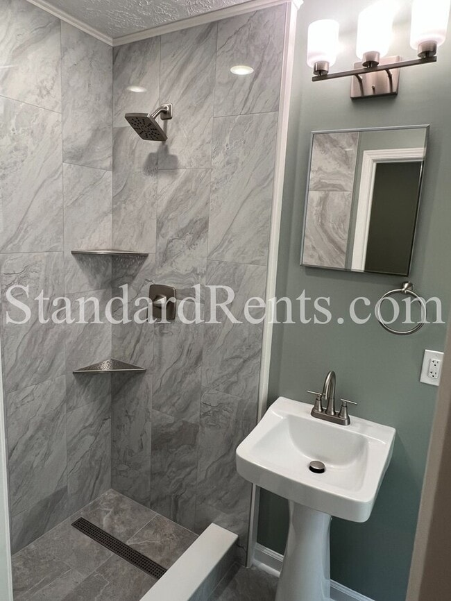 Building Photo - 4072 Plantation Dr