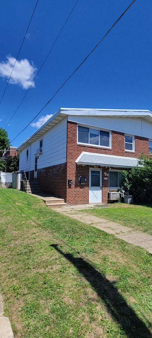 Building Photo - 717 Sanford St