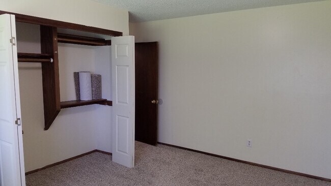 Building Photo - 3130-32 S. Pinecrest