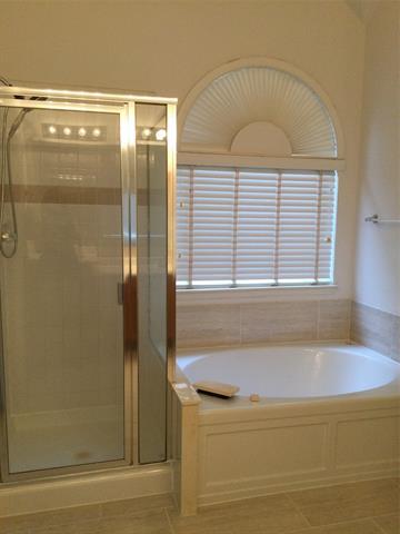 Building Photo - 9814 Glenshee Dr