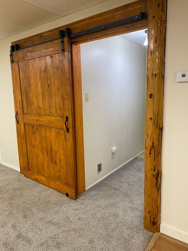 Building Photo - one bedroom Apartment