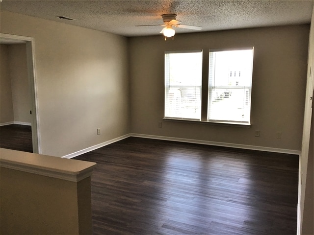 Building Photo - 6805 W Littleton Dr