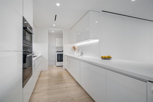 Building Photo - 9001 Collins Ave
