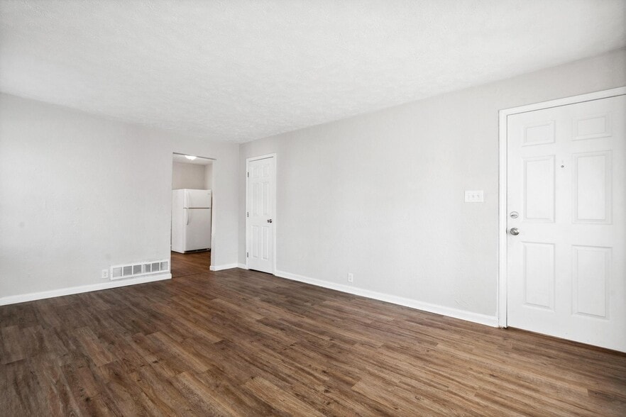 Building Photo - 2112 Catalpa Dr