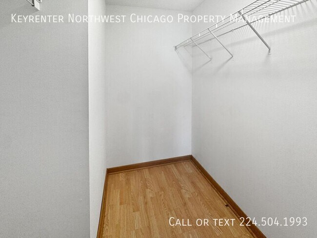 Building Photo - 3000 Bayside Dr