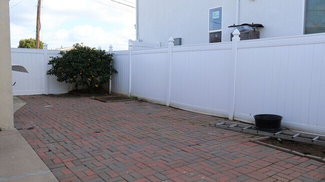 Building Photo - 2 bedrooms 2 full bathrooms duplex in El Cajon City.