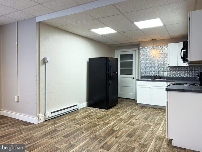 Building Photo - 100 S Front St