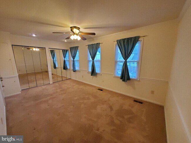Building Photo - 2077 Pilgrim Dr