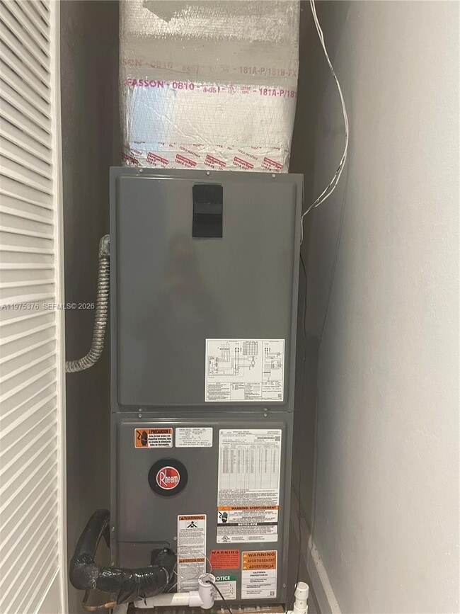 Building Photo - 942 NE 42nd Pl