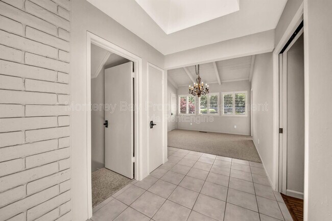 Building Photo - 10160 Sunstar Rd