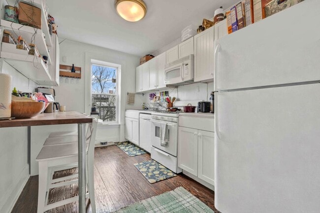 Building Photo - 383 5th St