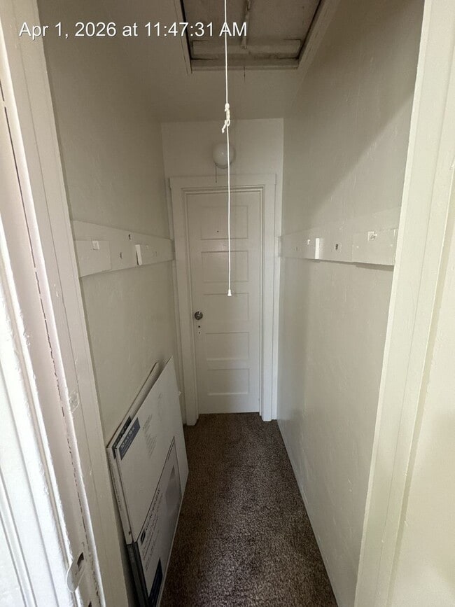 Building Photo - Country Home located in Tulare Available Now!!