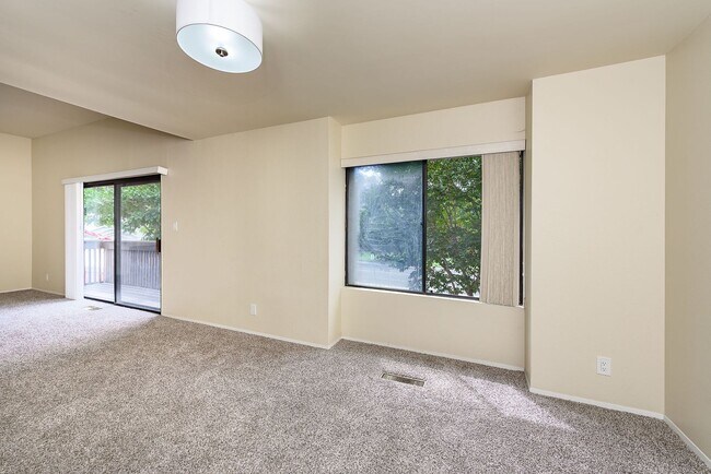 Building Photo - Spacious SDSU Townhome For Rent!