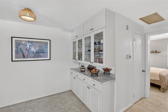 Building Photo - 650 Pinellas Point Dr S