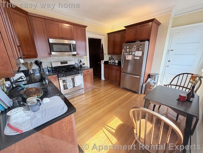 Building Photo - 79 College Ave