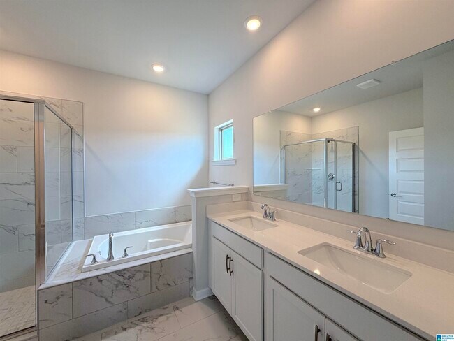 Building Photo - 237 Granby Ln