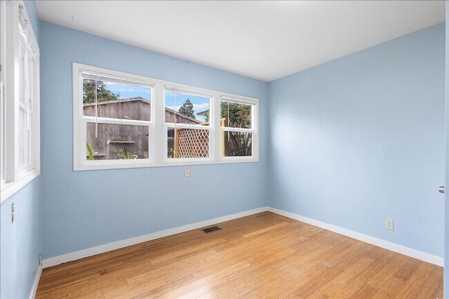 Building Photo - 2148 Santa Clara Ave