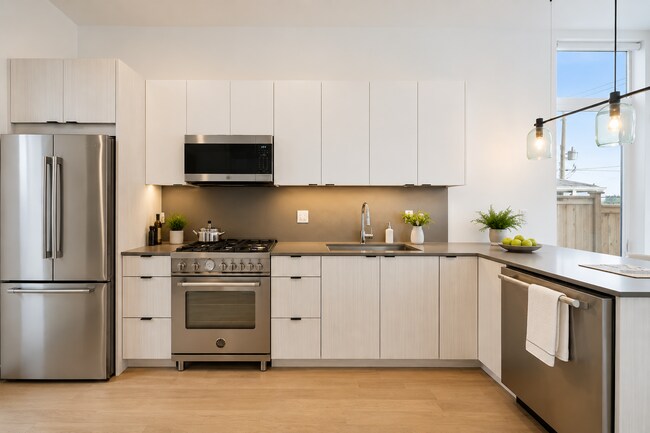 Building Photo - Magnolia Townhome