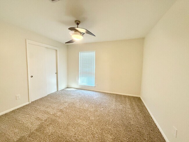 Building Photo - Elegant 3/2/2 home in Maplewood near Meyer...