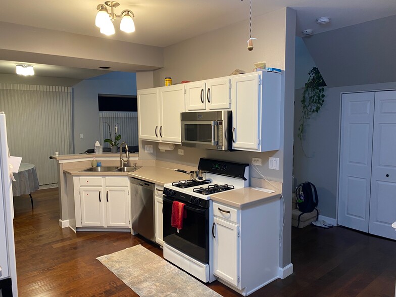 Building Photo - 1047 Hinswood Dr