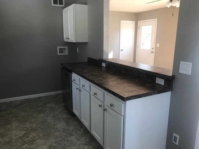 Building Photo - 1244 Pershing Dr