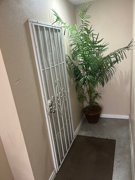 Building Photo - 521 Island Breeze Ln