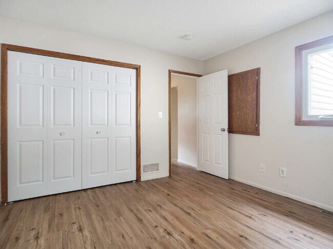 Building Photo - 3 Bed 2 Bath Corner Unit Townhome in Apple Valley