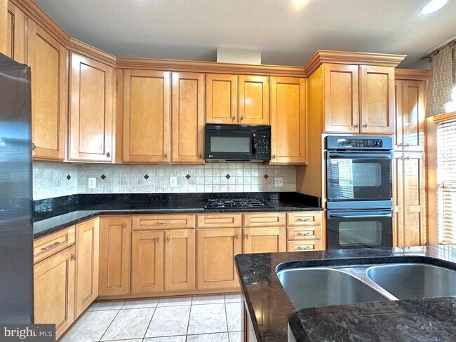 Building Photo - 11837 Regents Park Dr