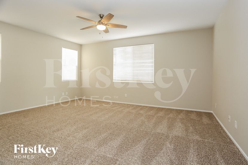 Building Photo - 4056 Little Bay Ave