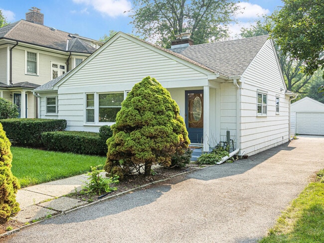 Primary Photo - 4216 Forest Ave