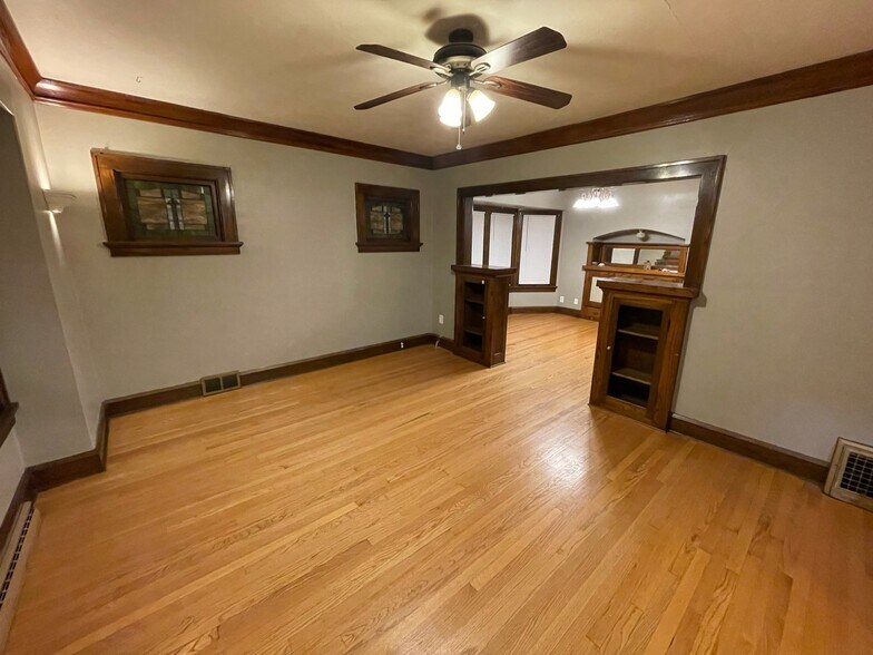 Dining - 2055 S 77th St