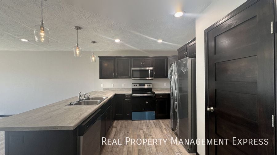 Building Photo - 9719 W Broek Dr