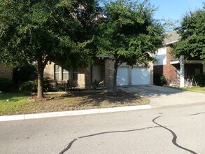 Building Photo - Spacious open floor plan with this desirab...