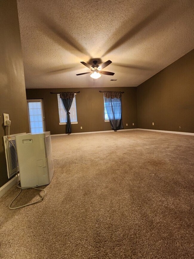 Building Photo - Maryville 37801- 3 bed 2.5 bath condo - call Tom Parry 865-607-3649