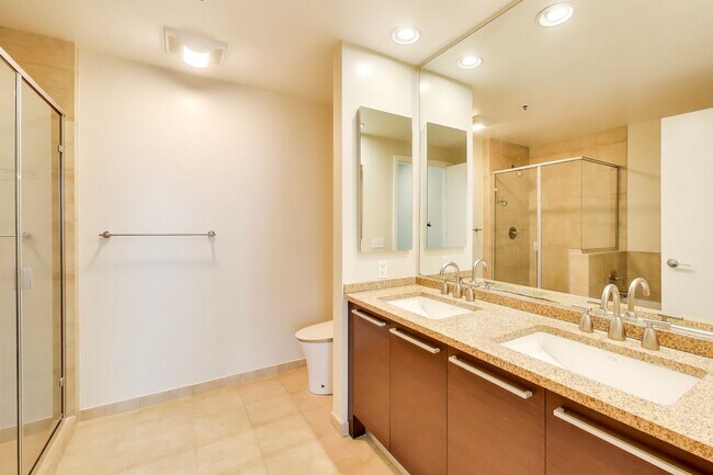 Building Photo - Luxury High-Rise Living | Stunning Bay Bridge Views from the 31st Floor