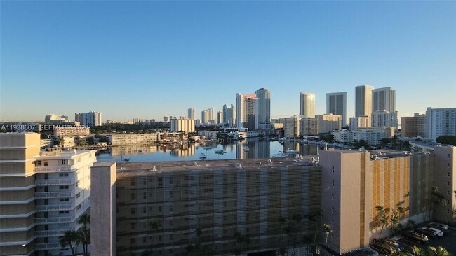 Building Photo - 401 Golden Isles Dr