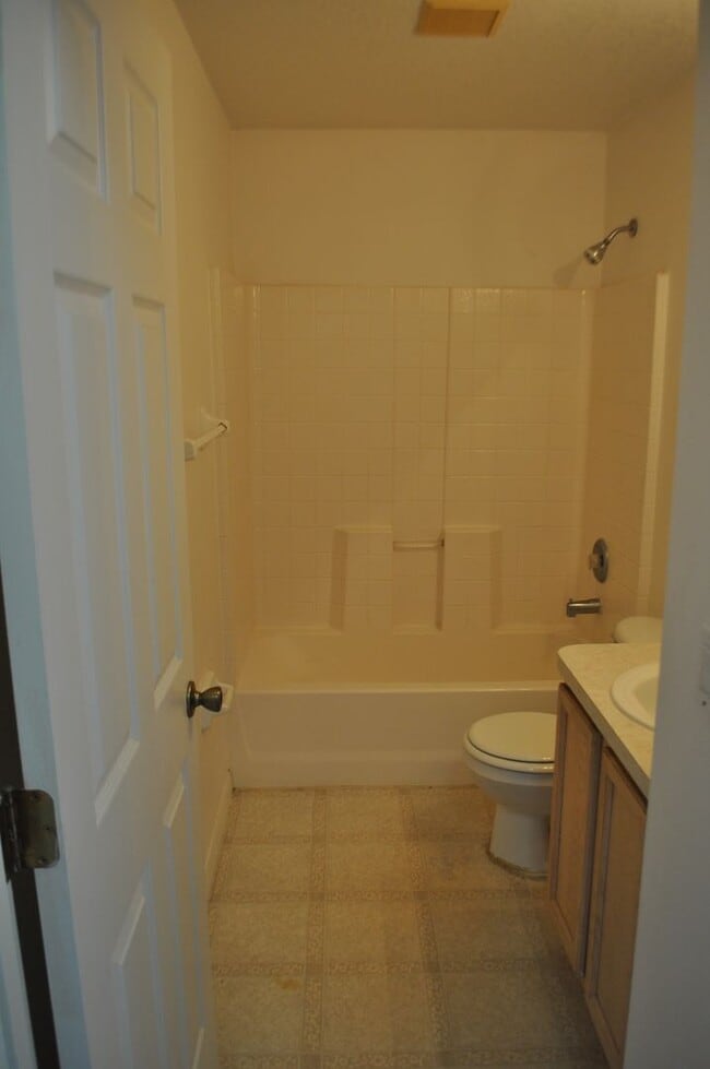 Building Photo - 3 Bedroom 2 Bath Home in Lehigh Woods